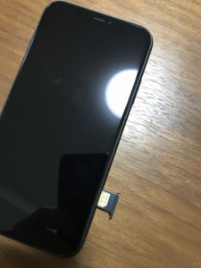 iPhone11　シム入れ替え