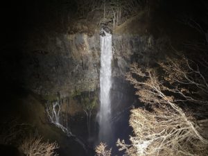 ライトアップされた華厳の滝